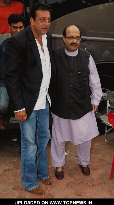 Sanjay Dutt at On The Set of "Entertainment Ke Liye Kuch Bhi Karega" Sanjay Dutt at On The Set of "Entertainment Ke Liye Kuch Bhi Karega"